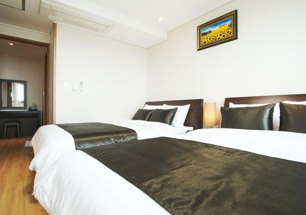Iris Hotel Seogwipo Bagian luar foto