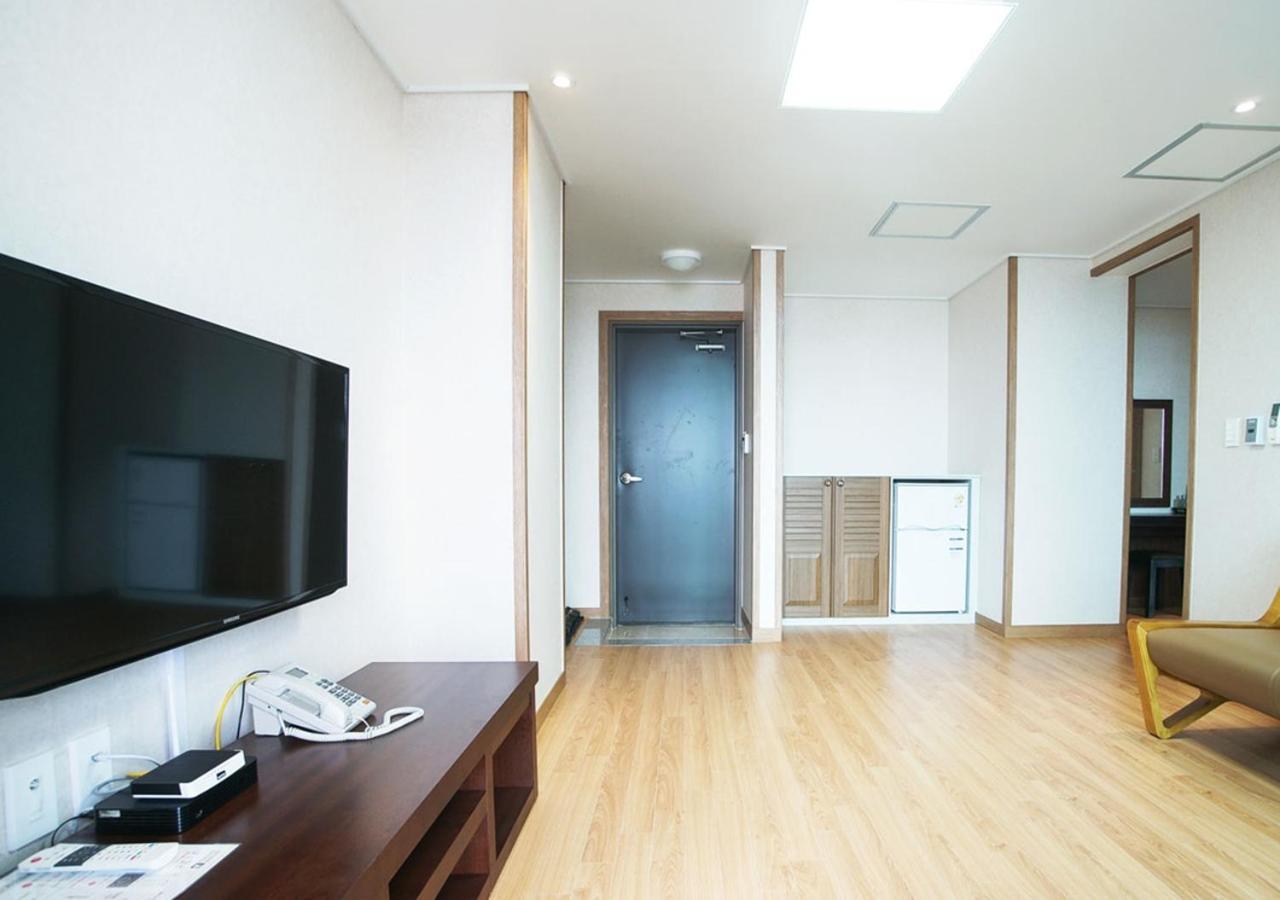 Iris Hotel Seogwipo Bagian luar foto