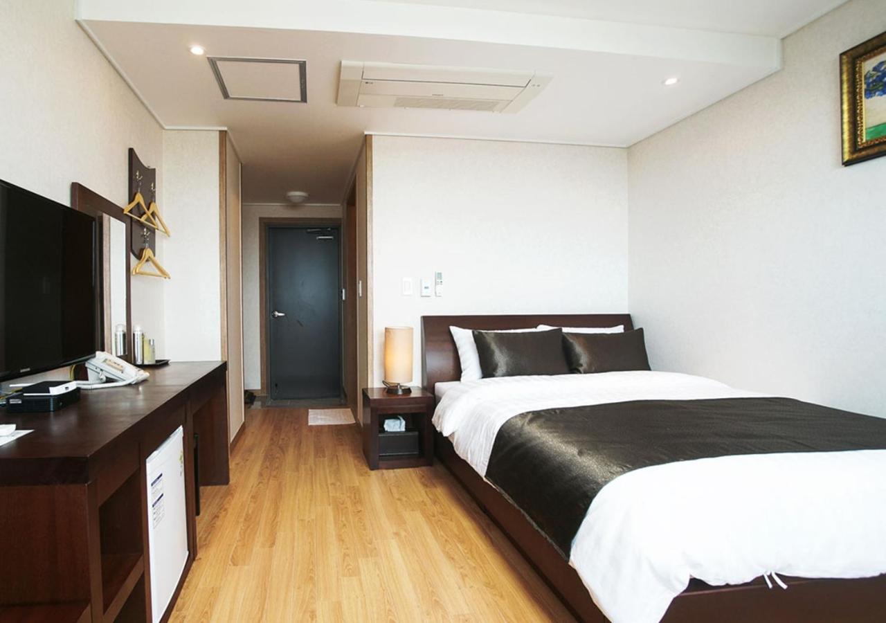 Iris Hotel Seogwipo Bagian luar foto