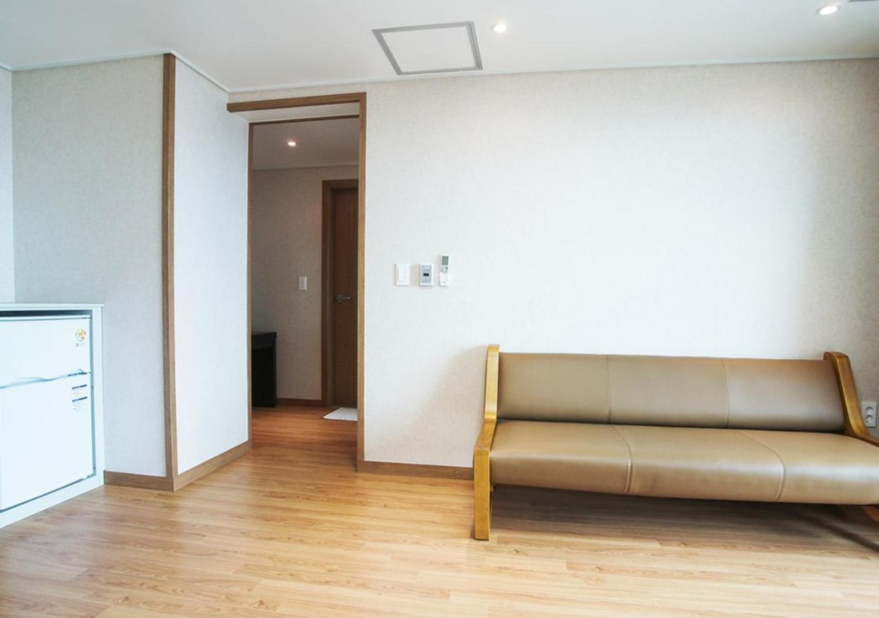 Iris Hotel Seogwipo Bagian luar foto