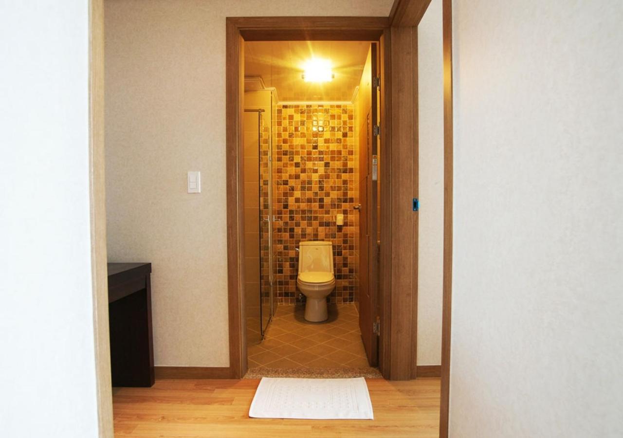 Iris Hotel Seogwipo Bagian luar foto