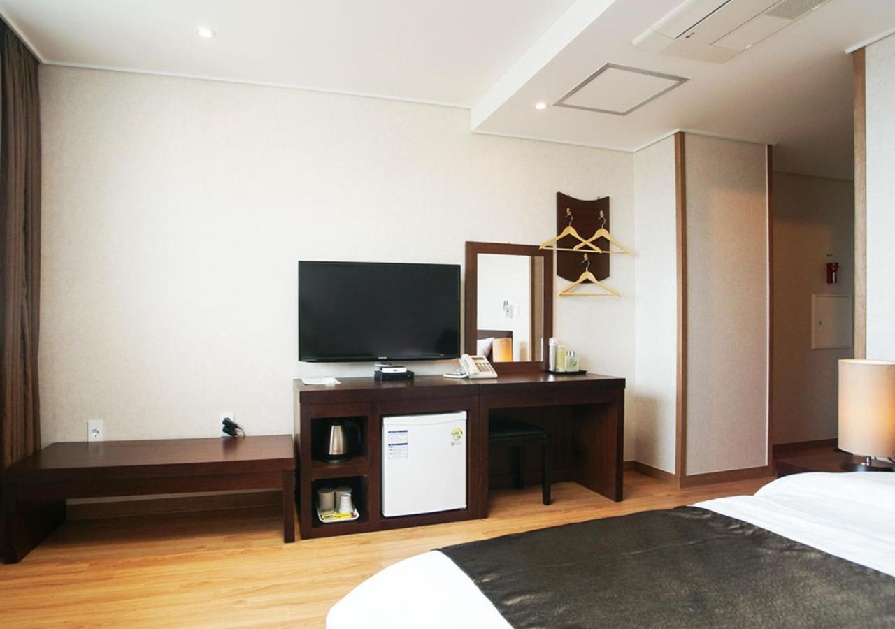 Iris Hotel Seogwipo Bagian luar foto