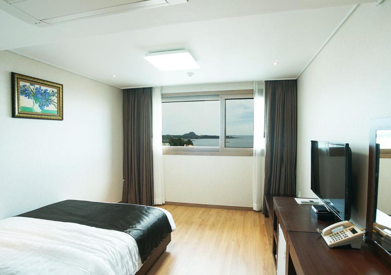 Iris Hotel Seogwipo Bagian luar foto