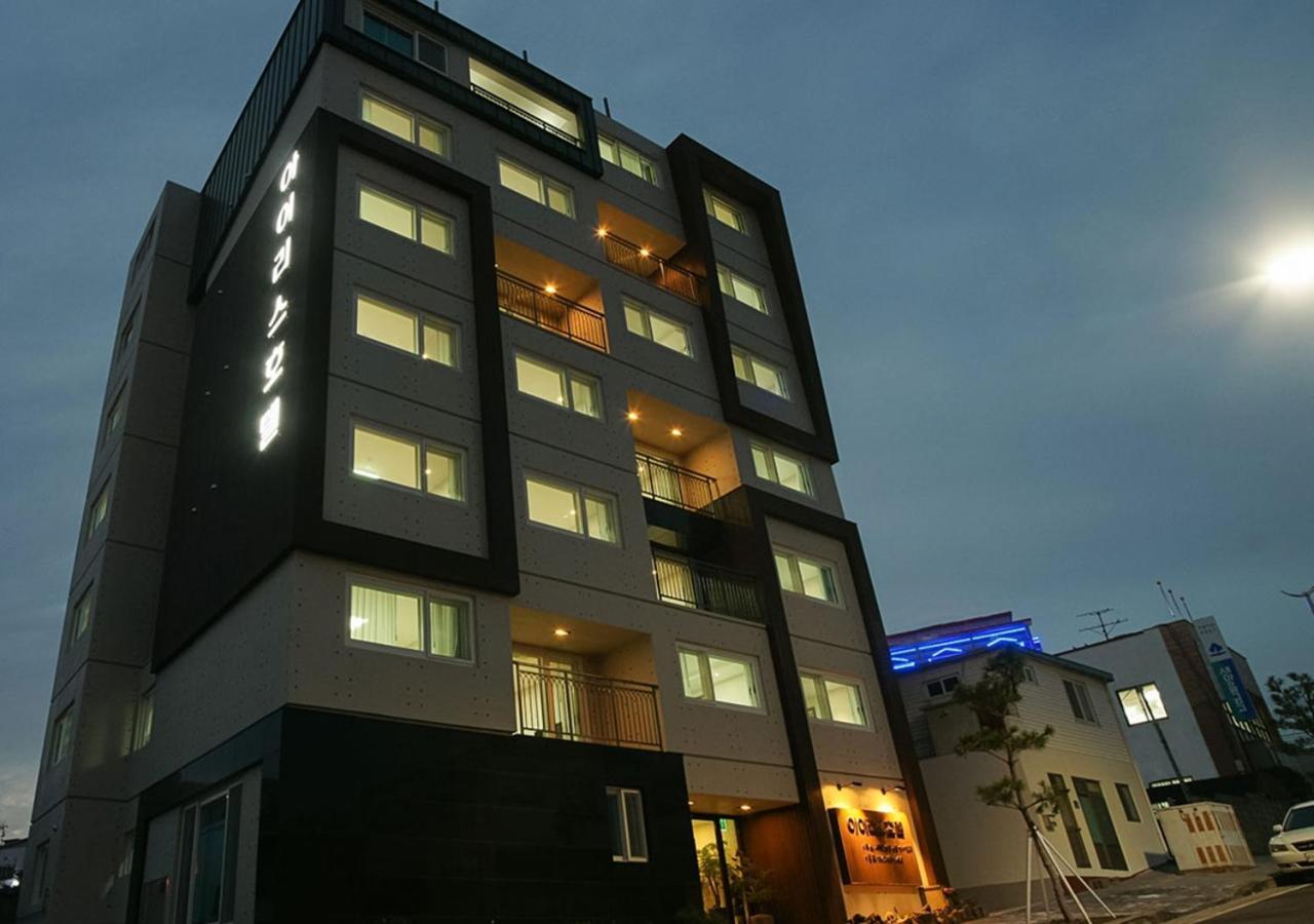 Iris Hotel Seogwipo Bagian luar foto