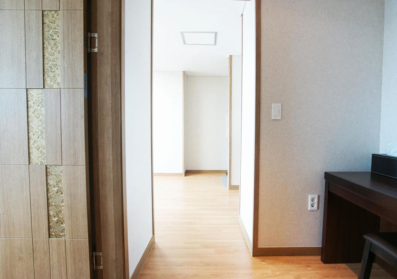 Iris Hotel Seogwipo Bagian luar foto