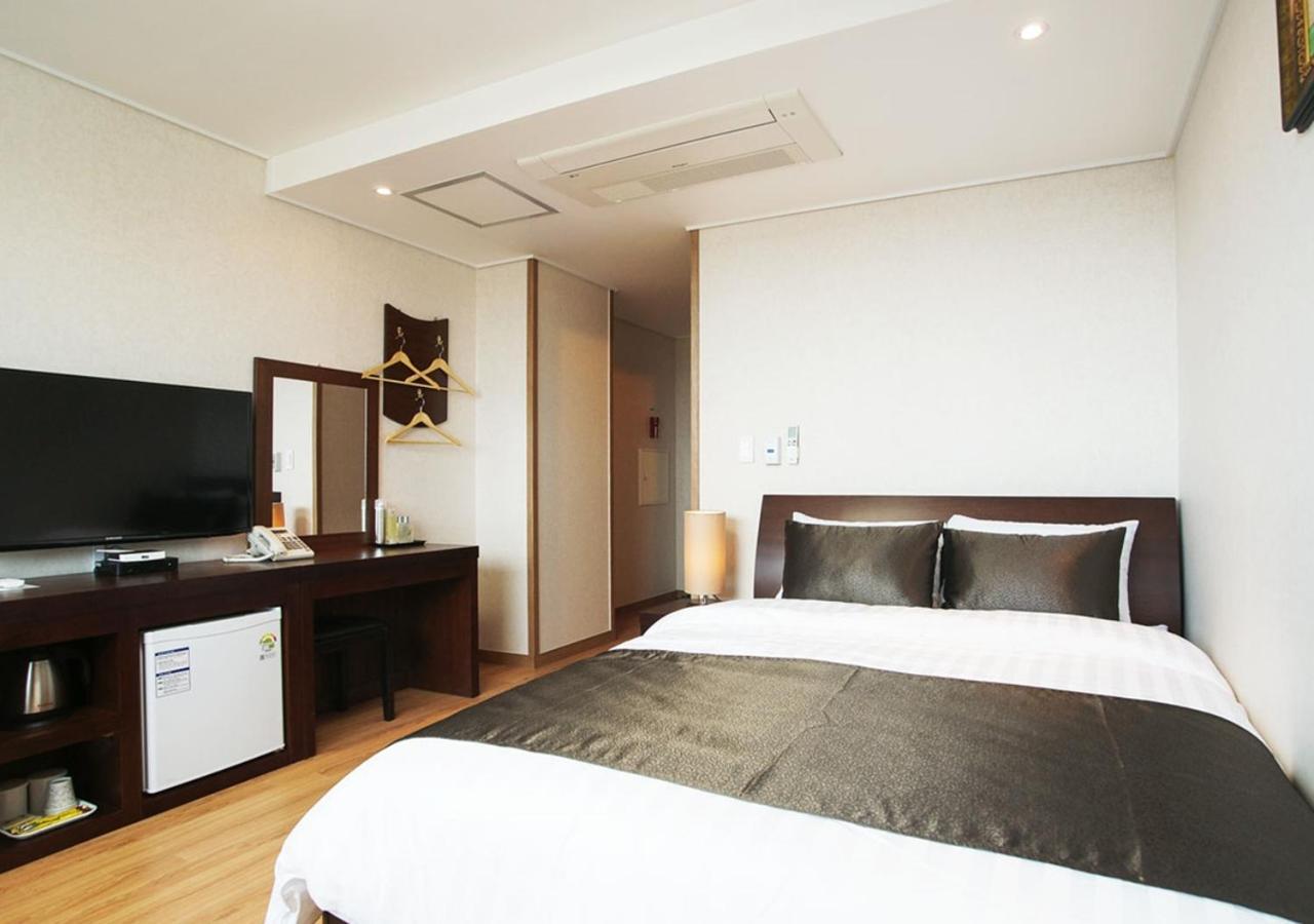 Iris Hotel Seogwipo Bagian luar foto